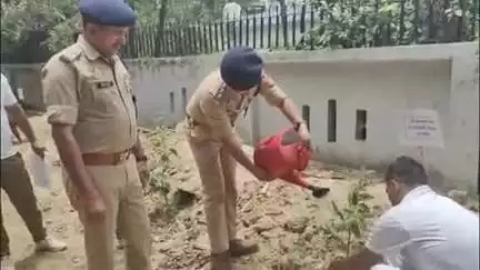 कन्नौज जनपद के पुलिस ऑफिस परिसर में एसपी विनोद कुमार के ASPऔर CO समेत सभी अधिकारियों ने किया पौधोंरोपण।
