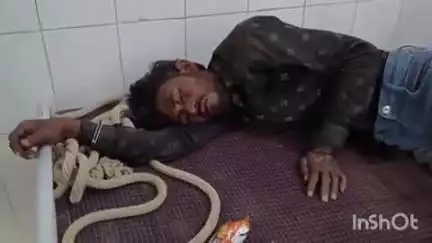 भभुआ: गोराईपुर गांव में बच्चा चोरी के आरोप में एक व्यक्ति को गांव वालों ने की मारपीट, पुलिस को किया हवाले, सदर में इलाज जारी