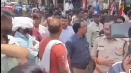 छिंदवाड़ा नगर: छिंदवाड़ा में चेतावनी के बाद भी लोगों ने नहीं हटाया अतिक्रमण, निगम ने चलाया बुलडोजर, सामान ज़ब्त