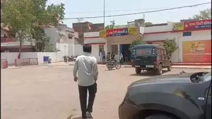 लोहरौरा में ₹65 हजार की प्लाई वापस न करने पर ठेकेदार ने सिटी कोतवाली में रिपोर्ट दर्ज कराई