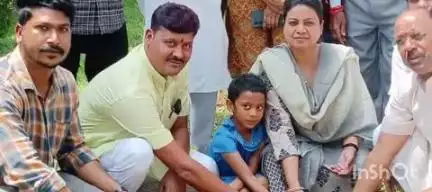 पुष्पराजगढ़: राजेंद्र ग्राम में सांसद हिमाद्री सिंह ने 'एक पेड़ मां के नाम' अभियान के तहत किया पौधारोपण