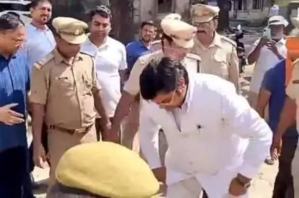 शोहरतगढ़: विधायक विनय वर्मा ने सामुदायिक स्वास्थ्य केंद्र शोहरतगढ़ में वृक्षारोपण किया