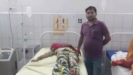 पीलीभीत: गांव कुरैया खुर्द कला में एक ही घर में महिला को फ्रिज और युवती को नल से लगा बिजली का झटका, दोनों अस्पताल में भर्ती