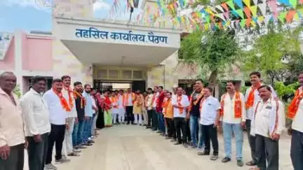पैठण: शिवसेना उद्धव ठाकरे गटातर्फे महायुती सरकारच्या विरोधात तहसीलदारांना निवेदन