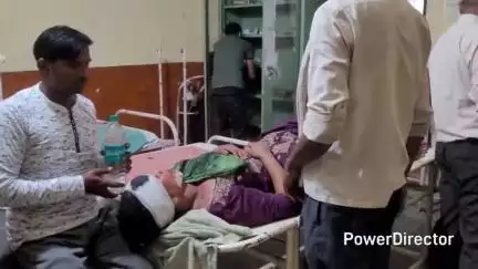 पटियाली: पटियाली कस्बा में भारत गैस एजेंसी के निकट दो बाइकों की भिड़ंत, हादसे में मां-बेटे हुए घायल