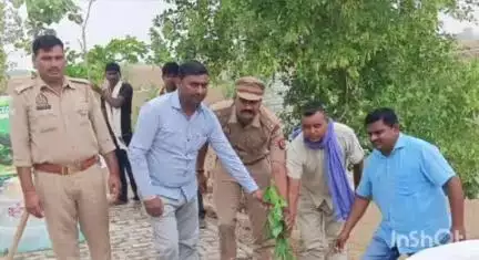 रॉबर्ट्सगंज: सिकरवार गांव में अमृत सरोवर तालाब पर मां के नाम एक पेड़ के तहत हुआ वृक्षारोपण