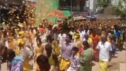அரூர்: நரிப்பள்ளி ஸ்ரீ காமாட்சி அம்மன் பால்குட ஊர்வலம் நடைபெற்றது