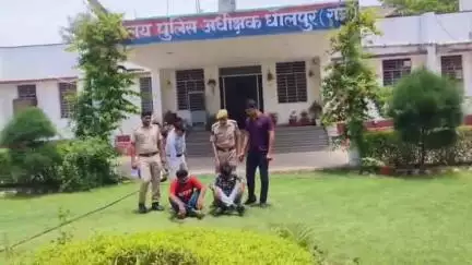 धौलपुर: कूकरा माकरा पुलिया के पास पुलिस ने बैककर्मी बनकर ग्रामीणों के खाते खोलते हुए दो युवकों को किया गिरफ्तार