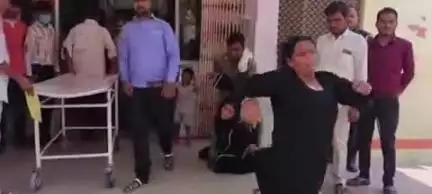 बदायूं: गुलड़िया गांव में पेड़ काटते समय पेड़ से गिरे युवक की जिला अस्पताल में इलाज के दौरान हुई मौत