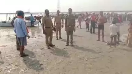 तहसील क्षेत्र के ग्राम भगवानपुर गंगा घाट पर गंगा दशहरा पर्व पर हजारों लोगों ने गंगा में लगाई डुबकी, पुलिसकर्मी रहे तैनात