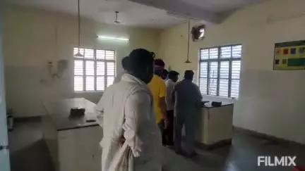 मुरैना नगर: शिकारपुर फाटक के पास ट्रेन से टकराकर व्यक्ति की मौत, डॉक्टर ने किया पोस्टमार्टम