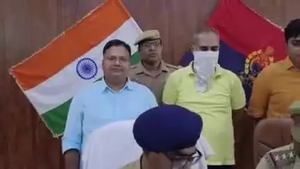 बुलंदशहर: पुलिस ने ₹1 करोड़ 29 लाख की ठगी करने वाले को किया गिरफ्तार, पुलिस लाइन में की प्रेस वार्ता