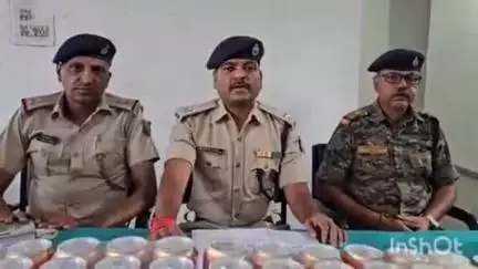 हंटरगंज: हंटरगंज पुलिस की बड़ी कार्रवाई 40 कार्टून बियर लदा वाहन के साथ एक तस्कर गिरफ्तार