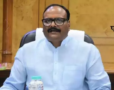 प्रेमानंद महाराज से मिलने पहुंचे डिप्टी सीएम ब्रजेश पाठक, बेहतर कर्मों के लिए मिला मार्गदर्शन