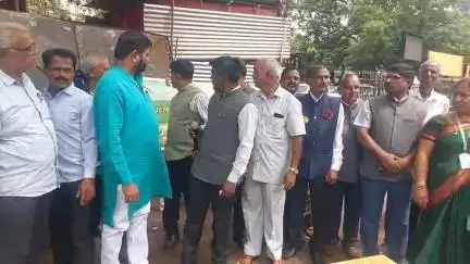 ಬೆಳಗಾವಿ: ಮಾಜಿ ಸೈನಿಕರ ಒಕ್ಕೂಟ ಹಾಗೂ ರೆಡ್ ಕ್ರಾಸ್ ಸಂಸ್ಥೆ ವತಿಯಿಂದ ನಗರದಲ್ಲಿ ವಿಶ್ವ ಪರಿಸರ ದಿನಾಚರಣೆ ಮತ್ತು ಉಚಿತ ಸಸಿ ವಿತರಣೆ