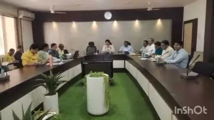 किरनापुर: कलेक्टर ने नगर मुख्यालय में राजस्व कार्यों की समीक्षा की