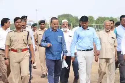 जिलाधिकारी, पटना एवं वरीय पुलिस अधीक्षक, पटना द्वारा वरीय पदाधिकारियों के साथ गाँधी मैदान, पटना में बकरीद के नमाज़ की तैयारियों का निरीक्षण किया गया।