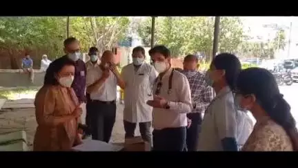 झज्जर: झज्जर नागरिक अस्पताल में सिविल सर्जन जयमाला ने कोरोना टेस्टिंग का निरीक्षण किया, ज़रूरी निर्देश दिए
