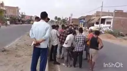 बिधूना: बेला कस्बा के तिर्वा रोड पर तेज रफ्तार बाइक डिवाइडर से टकराई, युवक घायल हुआ