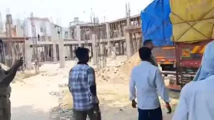 बिलारी: रामरतन इंटर कॉलेज के पास बिलारी गौ रक्षक दल की टीम ने सैफनी से बिलारी की ओर आ रहे अवैध पशुओं से भरा ट्रक को रोका