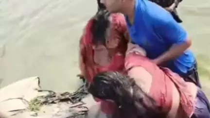 संगम में स्नान के दौरान गहरे पानी में जाने से एमपी की महिला डूबी, पीएससी के जवानों ने बचाई जान, हो रही प्रशंसा