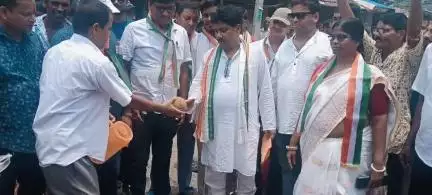 ময়না: মোহাম্মদপুর অঞ্চলের বাড় ভগবানপুর থেকে দেঁড়েদিঘি  বাজার পর্যন্ত পিচ রাস্তার শুভ উদ্বোধন উপস্থিত জেলা পরিষদের সভাধিপতি
