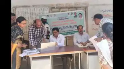 దేవరకొండ: నియోజకవర్గ వ్యాప్తంగా మూడో రోజు కొనసాగుతున్న రెవెన్యూ సదస్సులు, భారీగా దరఖాస్తు చేసుకున్న రైతులు