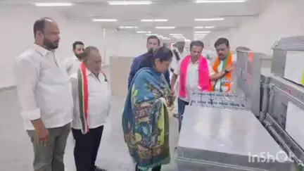 కరీంనగర్: కలెక్టరేట్‌ సమీపంలోని EVM గోదాంను తనిఖీ చేసిన అదనపు కలెక్టర్ లక్ష్మీ కిరణ్