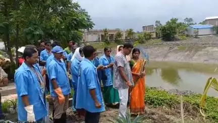 গোসাবা: বিশ্ব পরিবেশ দিবস উপলক্ষ্যে আমতলি GP-র উদ্যোগে বৃক্ষরোপণ ও প্লাস্টিক ব্যবহার বন্ধ করতে মৌখালিতে মিছিলের আয়োজন