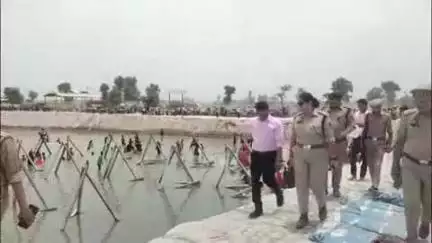 पटियाली: गंगा दशहरा पर्व पर गंगा स्नान को लेकर एसपी ने कादरगंज गंगा घाट का किया निरीक्षण