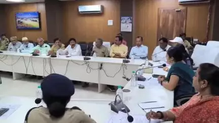 खरगौन: खरगोन में बकरा ईद और आगामी त्योहारों को लेकर कलेक्ट्रेट में हुई शांति समिति की बैठक