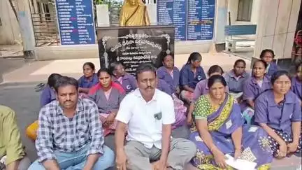 ప్రొద్దుటూరు: ప్రభుత్వ ఆసుపత్రిలో పారిశుద్ధ్య కార్మికుల జీతాలను వెంటనే చెల్లించాలి: సీఐటీయు జిల్లా కార్యదర్శి సత్యనారాయణ