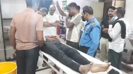 मुरैना नगर: लोडिंग वाहन की टक्कर से चौकवान का पुरा गांव का राहगीर युवक हुआ घायल, ज़िला अस्पताल से किया गया ग्वालियर रेफर