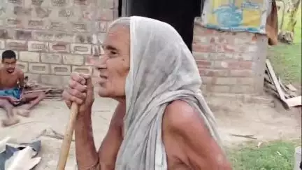 সাগর: খান সাহেব আবাদ এলাকায় দুই অন্ধ ছেলেকে নিয়ে জীবন যুদ্ধে লড়াই বৃদ্ধ মায়ের, সরকারি অনুদানের দাবি