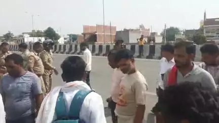 जसवंतनगर: जसवंतनगर के कैस्त के सामने हाइवे पर दो बाइकों में हुई आमने-सामने टक्कर, बाइक सवार एक महिला समेत तीन लोग घायल