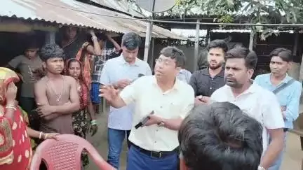 গোয়ালপোখর ২: সাটিয়ারা গ্রামে বাংলা আবাস যোজনার ঘর পরিদর্শনে এলেন BDO ও পঞ্চায়েত সমিতির সভাপতি