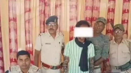 सोनबरसा: चोरी की बाइक के साथ शराब तस्कर को सोनबरसा पुलिस ने किया गिरफ्तार, शराब भी बरामद