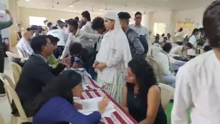 बुरहानपुर नगर: जिला पंचायत कार्यालय में रोजगार मेले का हुआ आयोजन, 12 कंपनियां हुईं शामिल