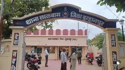 बुरहानपुर नगर: लालबाग मार्ग पर एटीएम में प्लेट लगाकर चोरी का करने का हो रहा था प्रयास, पकड़ा गया संदिग्ध