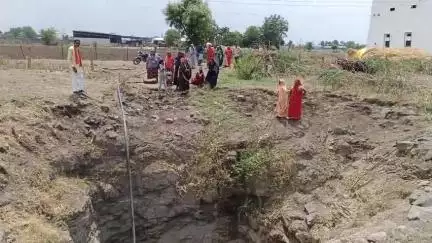 अंजड़: अंजड के बड़दा पुनर्वास में गंदा पानी पीने को मजबूर ग्रामीण, बीमारियों से जूझ रहे#jansamasya