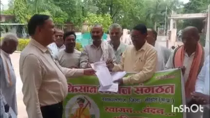 नसरुल्लागंज: भेरूंदा तहसील कार्यालय में किसान स्वराज संगठन ने मूंग खरीदी की मांग को लेकर SDM को सौंपा ज्ञापन