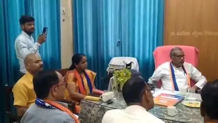 कानपुर: ST/SC आयोग के सदस्य व दर्जा प्राप्त राज्य मंत्री रमेश चंद्र ने काशीराम ट्रामा सेंटर का किया निरीक्षण
