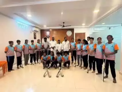 ధర్మవరం ఎన్డీఏ కార్యాలయంలో హాకీ క్రీడాకారులకు సన్మానం.
