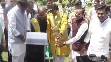 हुज़ूर: भोपाल: मुख्यमंत्री मोहन यादव ने कुशाभाऊ ठाकरे सभागृह में विश्व पर्यावरण दिवस पर किया पौधरोपण