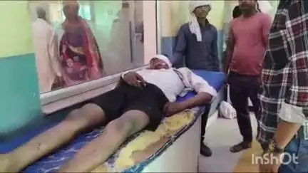 बांदा: सैमरी गांव के पास बाइक पुलिया से टकराई, बाइक सवार 2 लोग गंभीर रूप से घायल हुए
