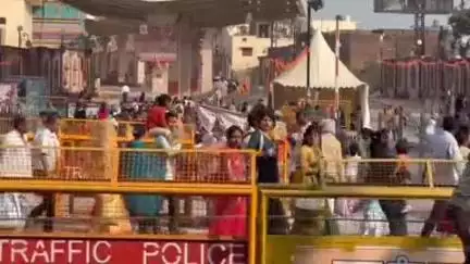 मुख्यमंत्री योगी आदित्यनाथ अयोध्या पहुँचे, रामकथा पार्क होलीपैड पर लैंड हुआ मुख्यमंत्री का हेलिकॉप्टर