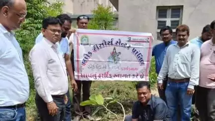 હિંમતનગર: કાંકણોલ બીઆરસી ભવન ખાતે જિલ્લા શિક્ષણ અધિકારીની ઉપસ્થિતિમાં વૃક્ષારોપણ કાર્યક્રમ ઉજવાયો