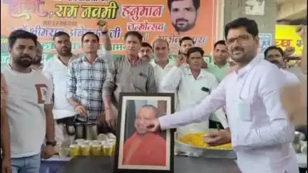 भाजपा विधायक राजीव तरारा ने सीएम योगी के जन्मदिन पर किया शरबत व मिठाई का वितरण,योगीके दीर्घायु जीवन की ईश्वर से की कामना