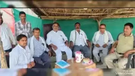 उतरौला: जनशक्ति पार्टी (रामविलास) के राष्ट्रीय सचिव ने मोहम्मद उमर के आवास पर बैठक आयोजित की
