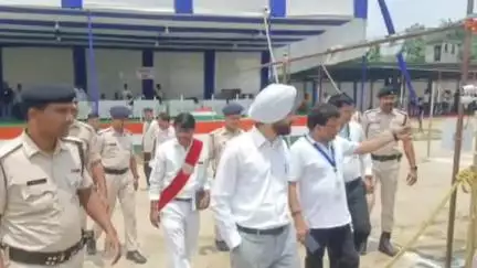 मधेपुरा: बीएन मंडल स्टेडियम में होमगार्ड बहाली प्रक्रिया का डीएम ने किया निरीक्षण, दिए आवश्यक निर्देश
